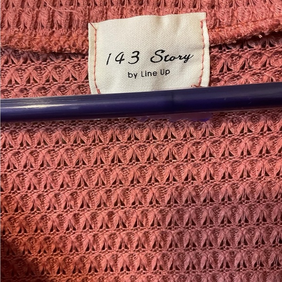 NWOT pink waffle knit short sleeved v-neck 3 button front with ruffle button. - Picture 2 of 4